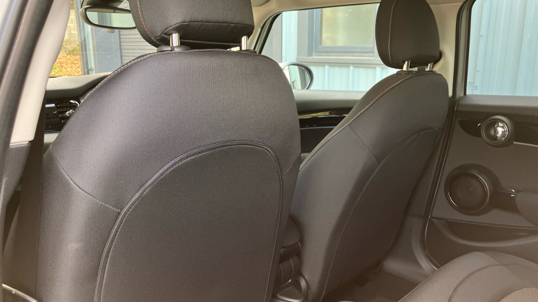 MINI Hatchback 1.5 Cooper Classic Premium 5dr Auto Petrol Hatchback